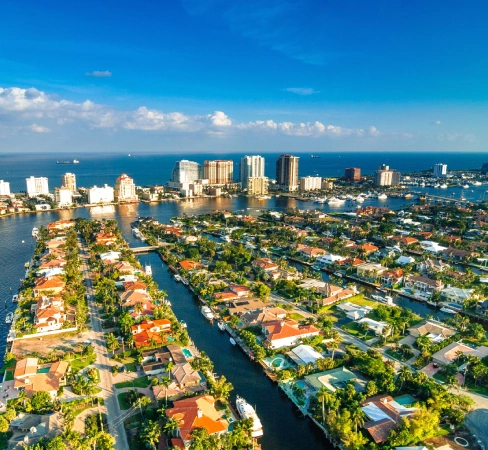 A neighborhood view of a nice area of Fort Lauderdale.